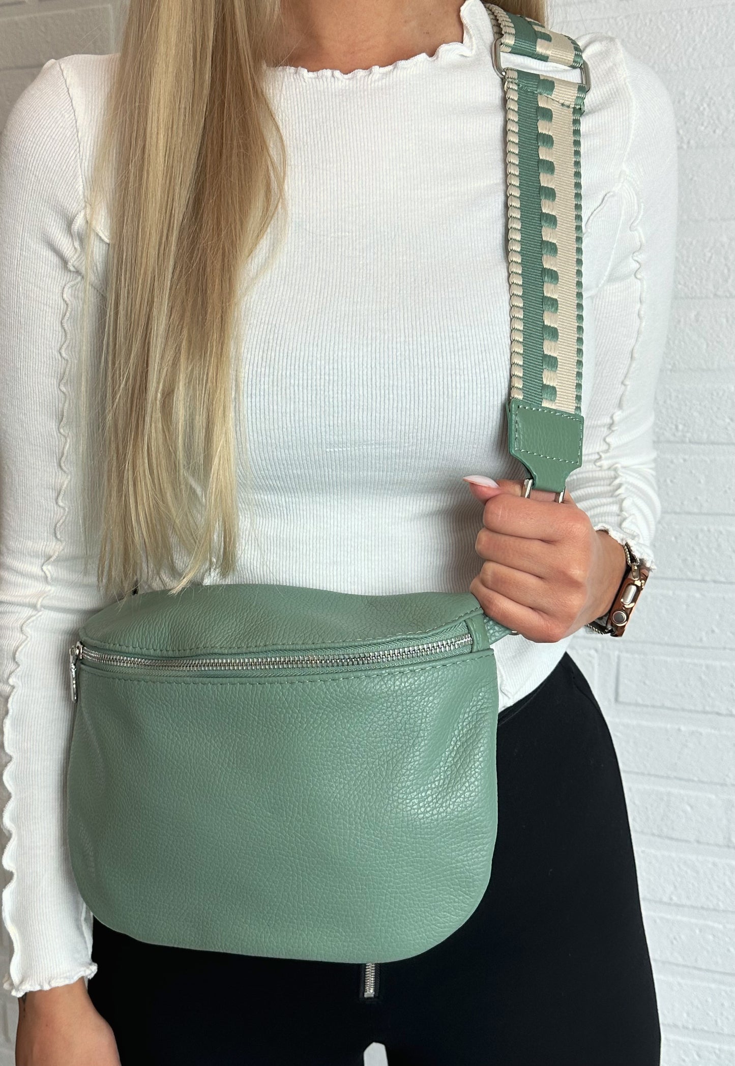 Umhängetasche mit Printgürtel khaki